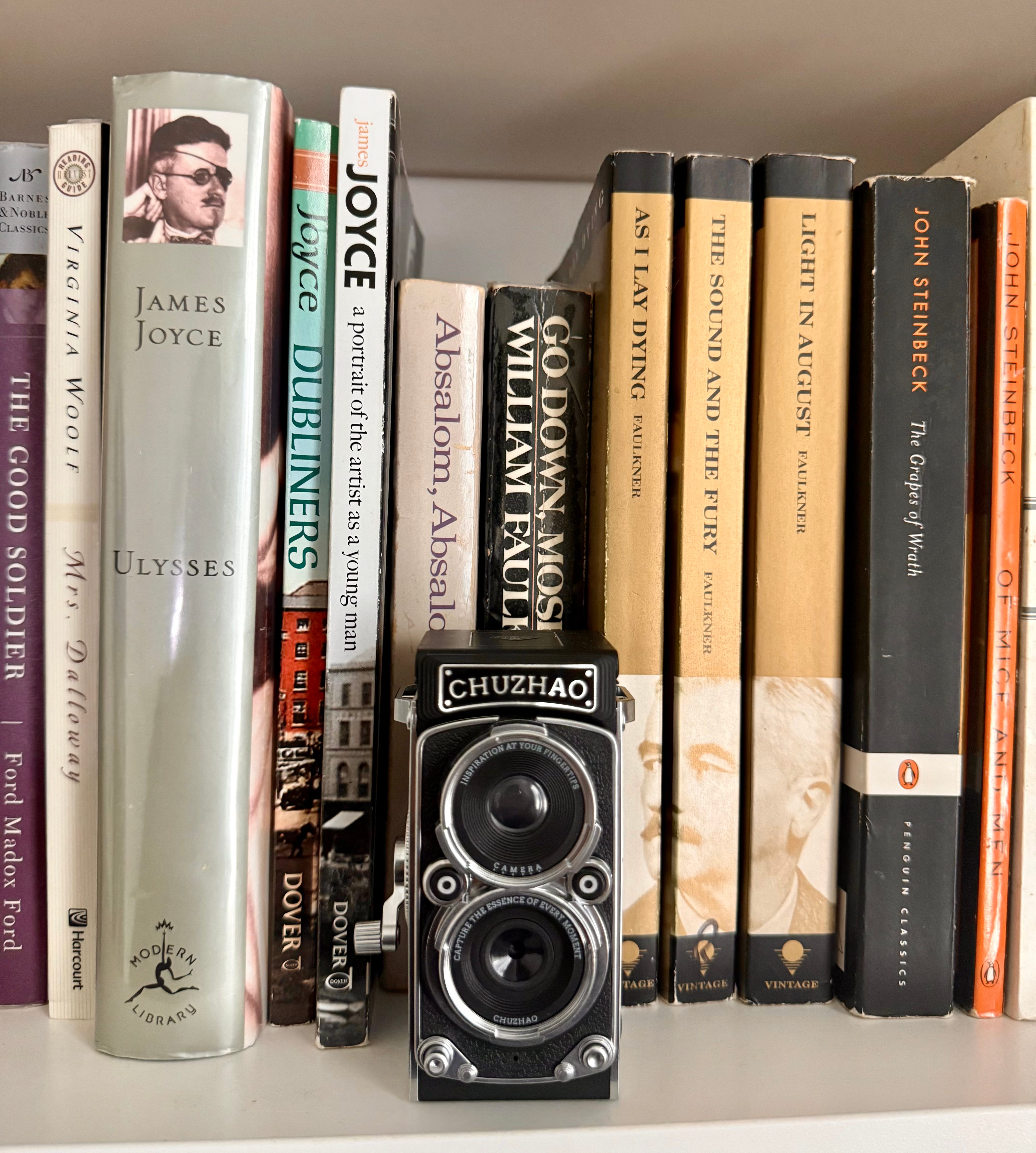 Chuzhao camera on a bookshelf
