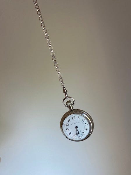 Swinging pocket watch