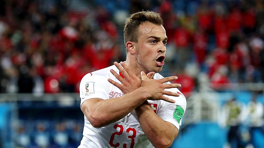Festejos de Xhaka y Shaqiri causan polémica por supuesto mensaje político Festejos de Xhaka y Shaqiri causan polémica por supuesto mensaje político