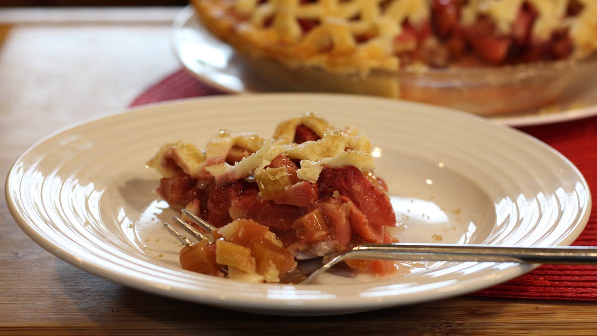 Old-Fashioned Strawberry Rhubarb Pie