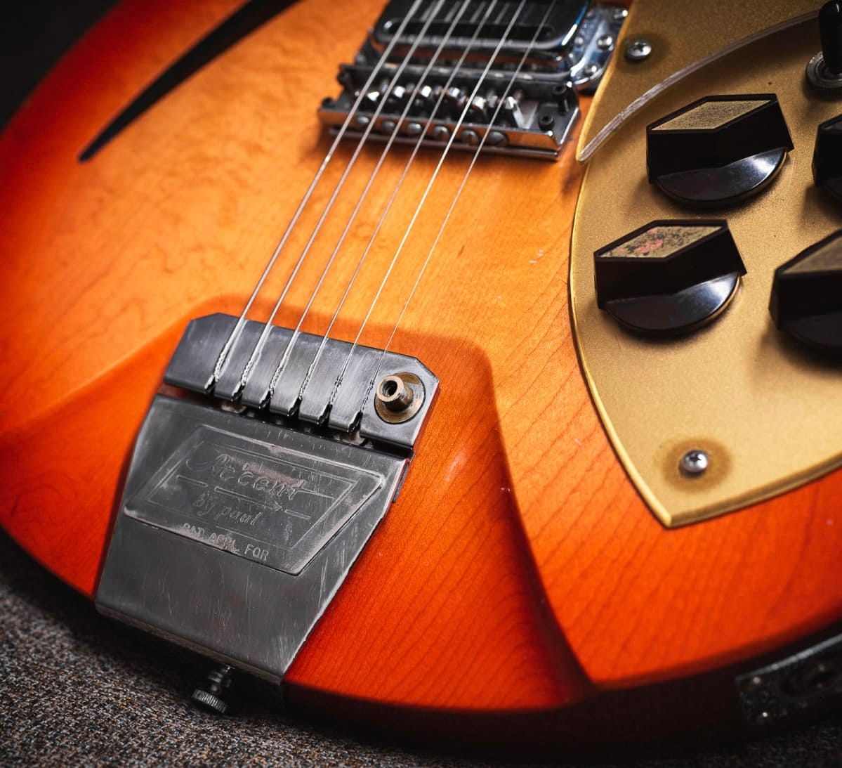 Rickenbacker アクセントビブラート リッケンバッカー Terminology: The Rickenbacker Accent Vibrato