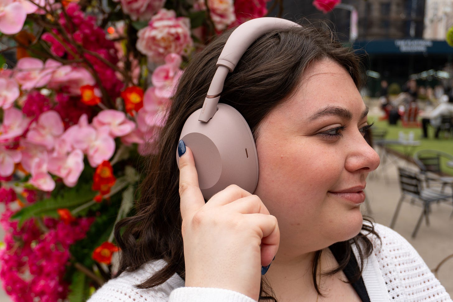 My girlfriend tested Sony's XM6 headphones - here are her favorite
