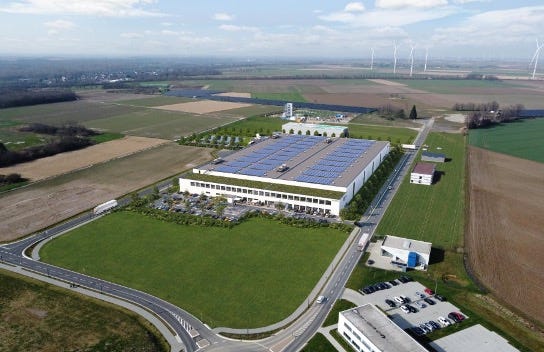 廣達德國 Jülich 高科技生產設施——CTP 於 2026 年 2 月公告已交付約 24,000 平方公尺空間,包含 17,000 平方公尺生產 / 物流與 7,000 平方公尺辦公 / 技術空間(圖:CTP N.V.) 廣達德國 Jülich 高科技生產設施——CTP 於 2026 年 2 月公告已交付約 24,000 平方公尺空間,包含 17,000 平方公尺生產 / 物流與 7,000 平方公尺辦公 / 技術空間(圖:CTP N.V.)