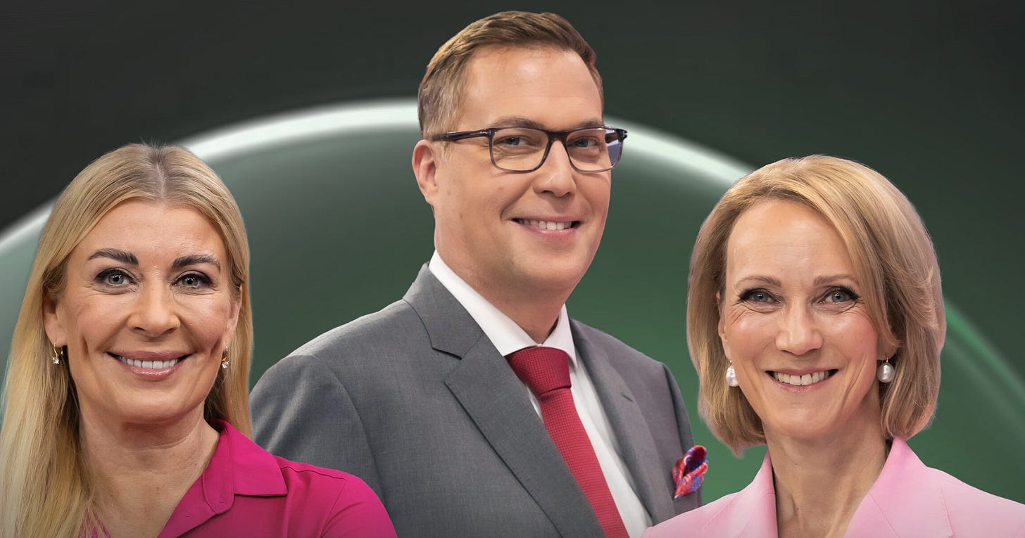 Toimittajana ohjelmassa toimi kolme vitivalkoista blondia punavihreää “selostajaa”.