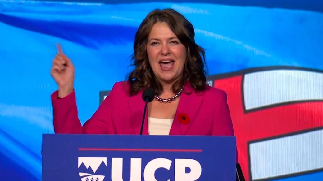 UCP members back Alberta premier in leadership review | Globalnews.ca