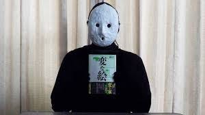 Quién es Uketsu, el youtuber enmascarado japonés que se ha convertido en un  famoso escritor de terror - Vandal Random