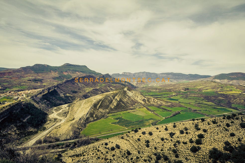 A l’esquerra, Areny de Noguera. Al centre i dreta, les planes de Viuvi que anticipen la plana de Freixenet. Des del castell d’Orrit, La Terreta. A l’esquerra, Areny de Noguera. Al centre i dreta, les planes de Viuvi que anticipen la plana de Freixenet. Des del castell d’Orrit, La Terreta.