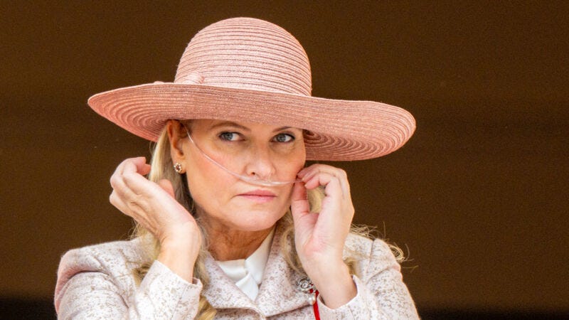 Foto Mette-Marit verscheen de voorbije maanden in het openbaar met zuurstofondersteuning. Foto: AP.