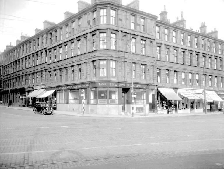 Eglington Street in the Gorbals ‘slum’, 1939. Robert Kelly, CC BY-SA 2.0