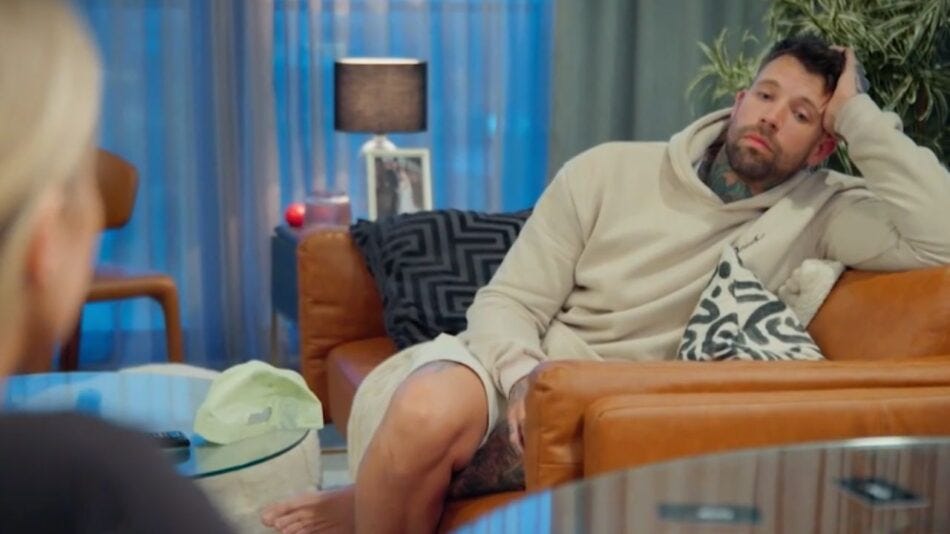 Dave listens to Jamie on MAFS. 