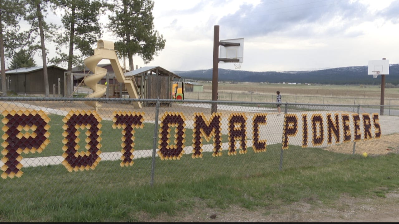 A sign on a fence
Description automatically generated A sign on a fence
Description automatically generated