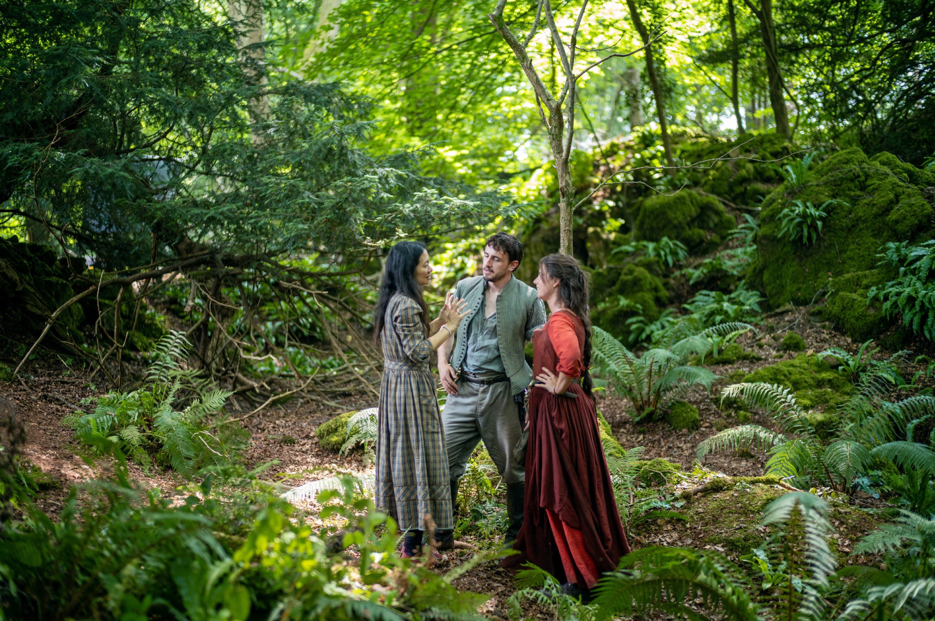 Hamnet Costumes: Earthy Reds, Shakespearean Blues [Interview]