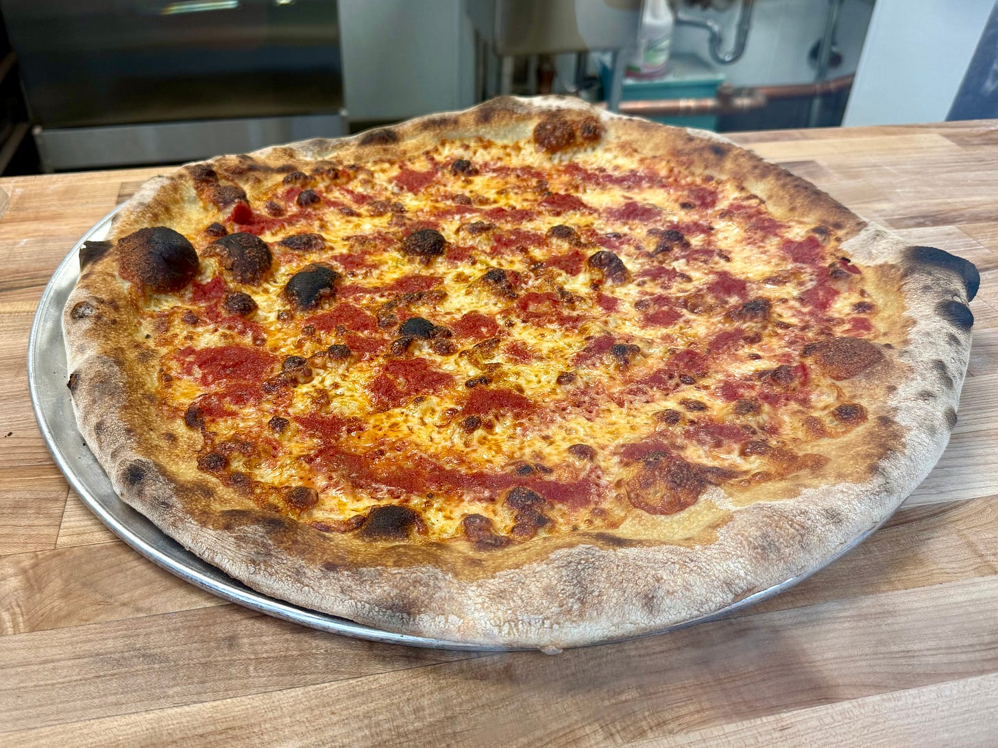 Picture of a plain cheese pizza