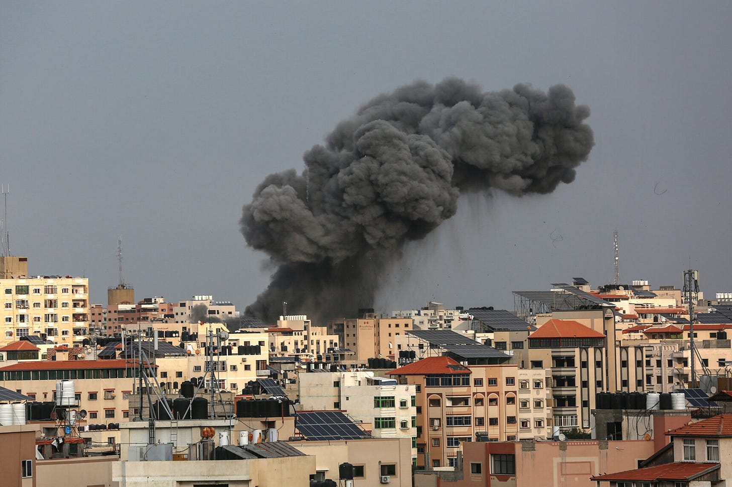Israel Orders Gaza 'Siege,' Hamas Threatens to Kill Hostages, and More -  The New York Times