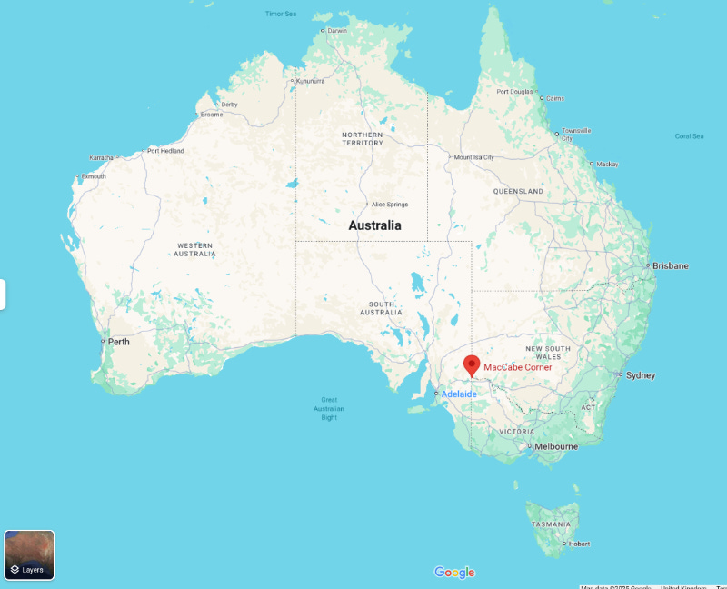 a map of Australia, with MacCabe Corner marked in the south east, the eastern border of South Australia appears to be a long straight line a map of Australia, with MacCabe Corner marked in the south east, the eastern border of South Australia appears to be a long straight line