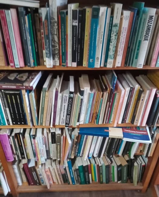 50 livros para os 50 anos de Moçambique