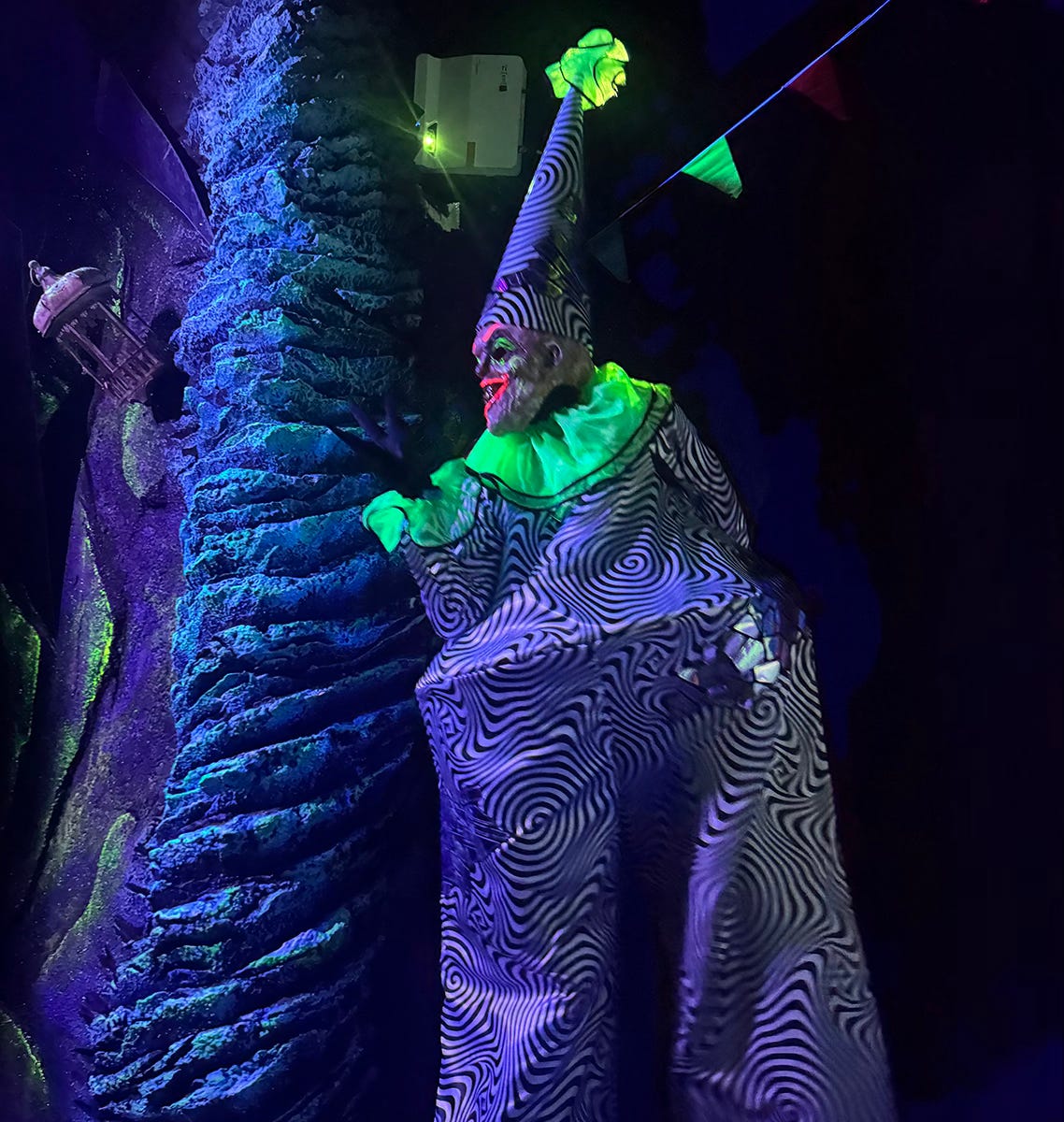 One of the clowns from Jack & Oddfellow- Chaos & Control house at HHN