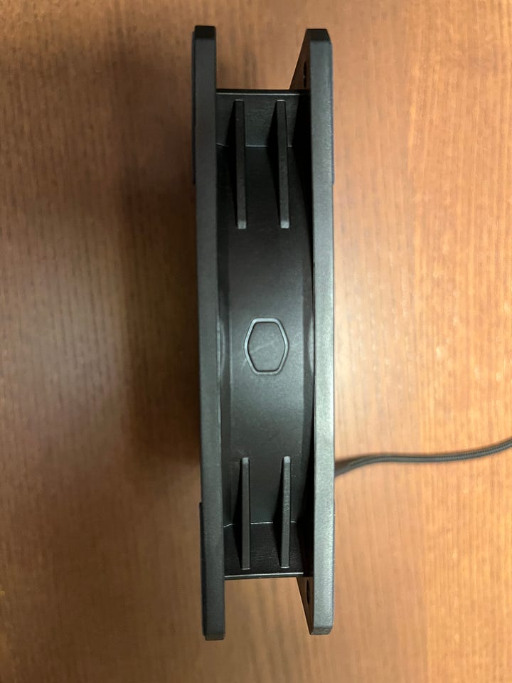 Cooler Master Mobius 120 Appearance