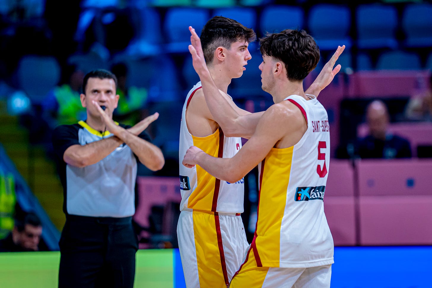 EuroBasket: De Larrea y Saint-Supèry, dos niños a los mandos de la  selección: "Estamos perfectamente capacitados" | EuroBasket