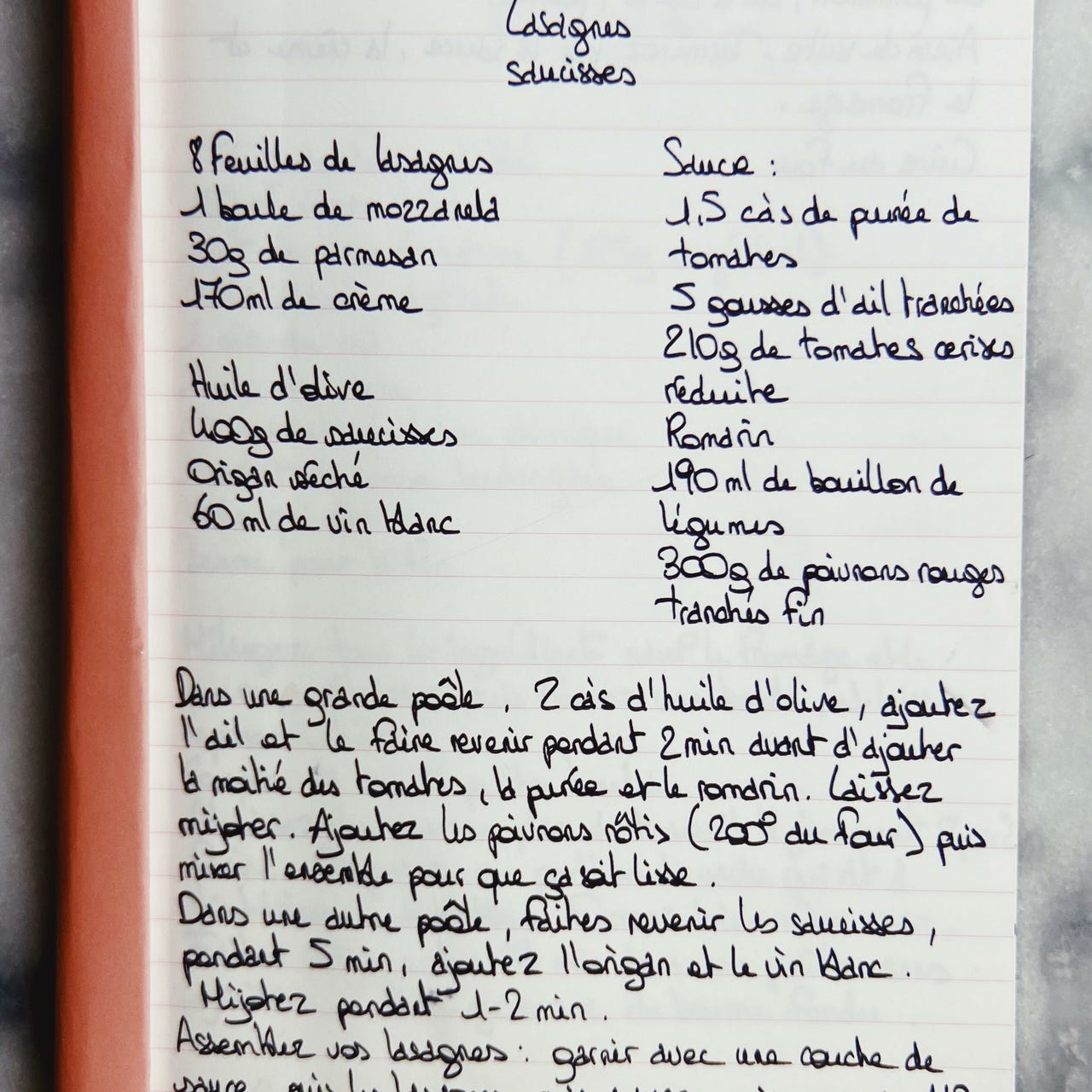 Les pieds sous la table