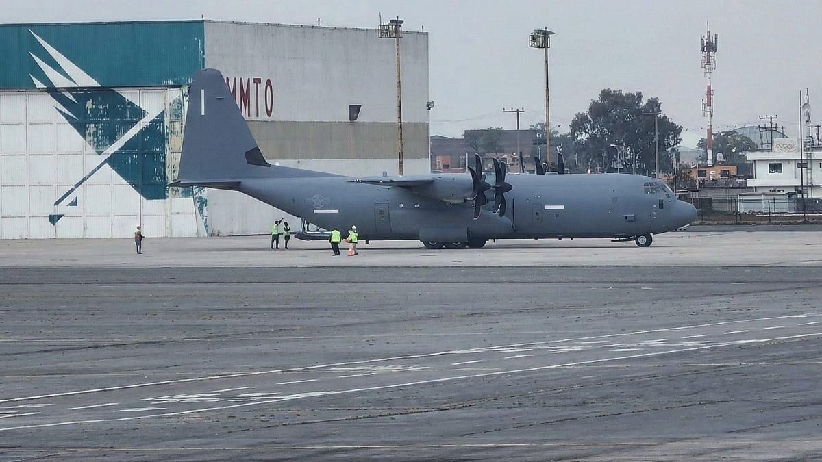 Alerta en Redes: Avión militar C-130J Super Hércules de EU aterriza en el  Aeropuerto Internacional de Toluca (Trending Topic X)