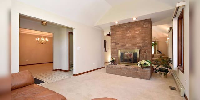 <br data-cke-eol="1">
The home for sale was built in 1986, seven years after Gacy’s ranch was razed as law enforcement officials searched for bodies
