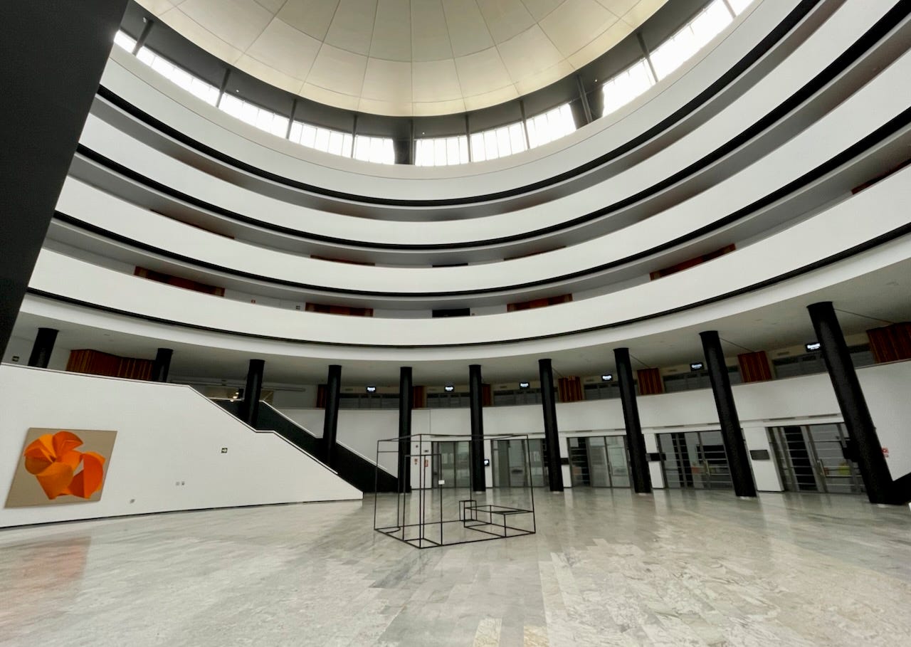 Photograph of an atrium in the Barcaló Sevilla Renacimiento