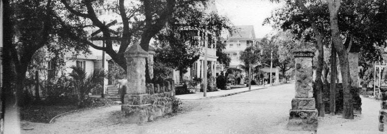 Figure 2: The entrance to Fort Dallas Park subdivision, looking north, in 1910. Courtesy of HistoryMiami Museum. Figure 2: The entrance to Fort Dallas Park subdivision, looking north, in 1910. Courtesy of HistoryMiami Museum.