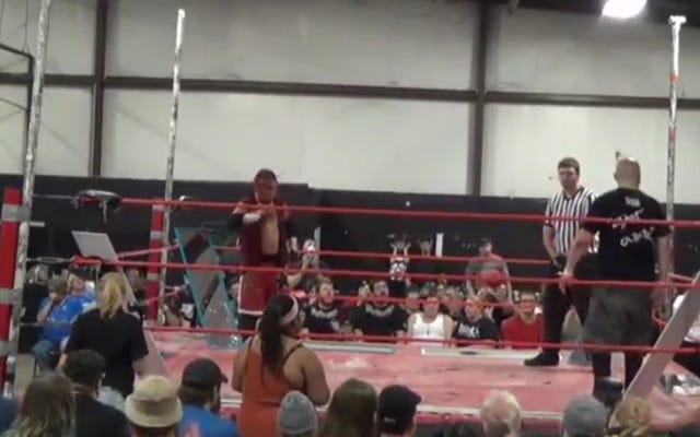 [Screenshot: Ring before match begin]
