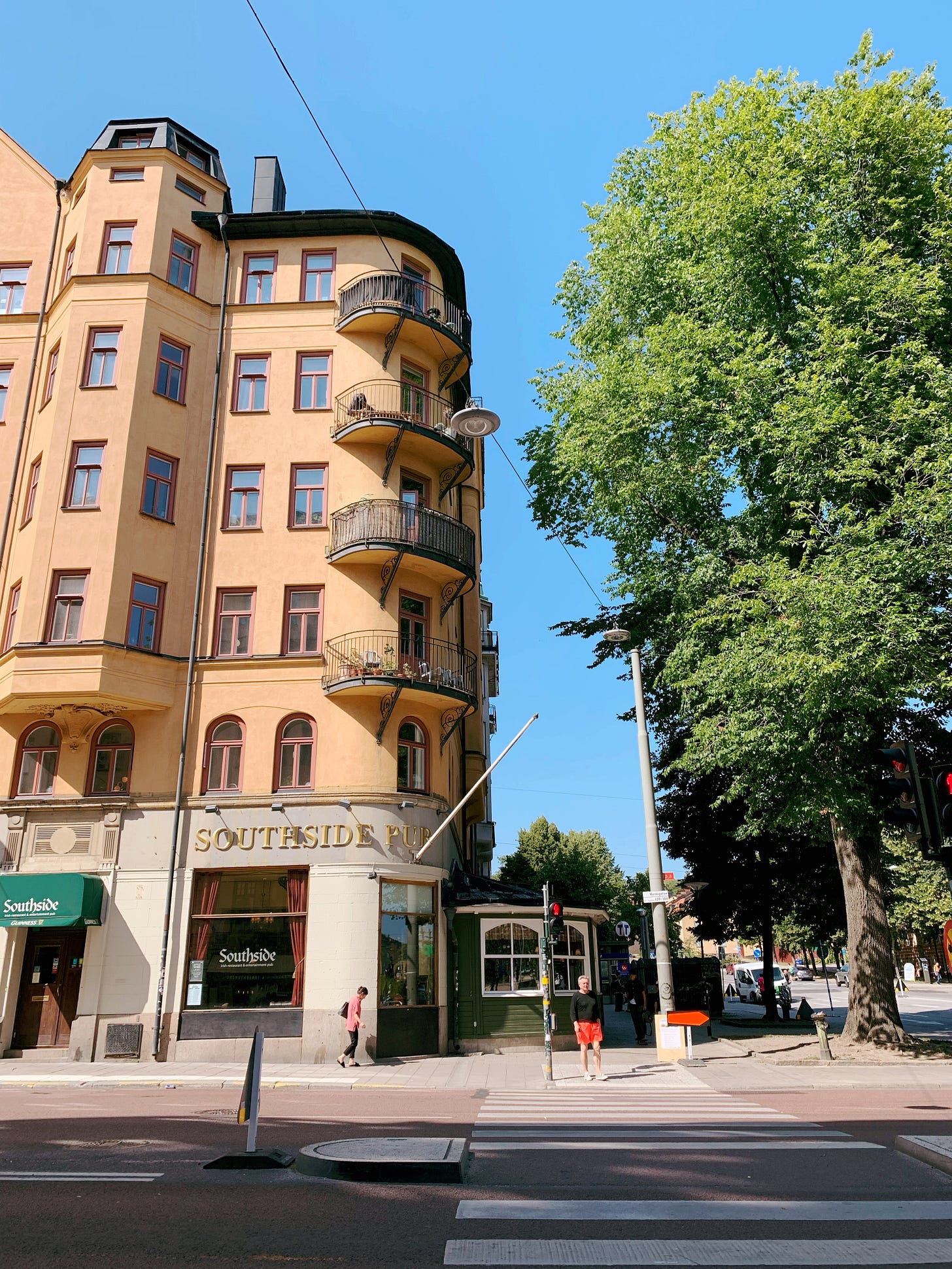 Pedestrian safety island