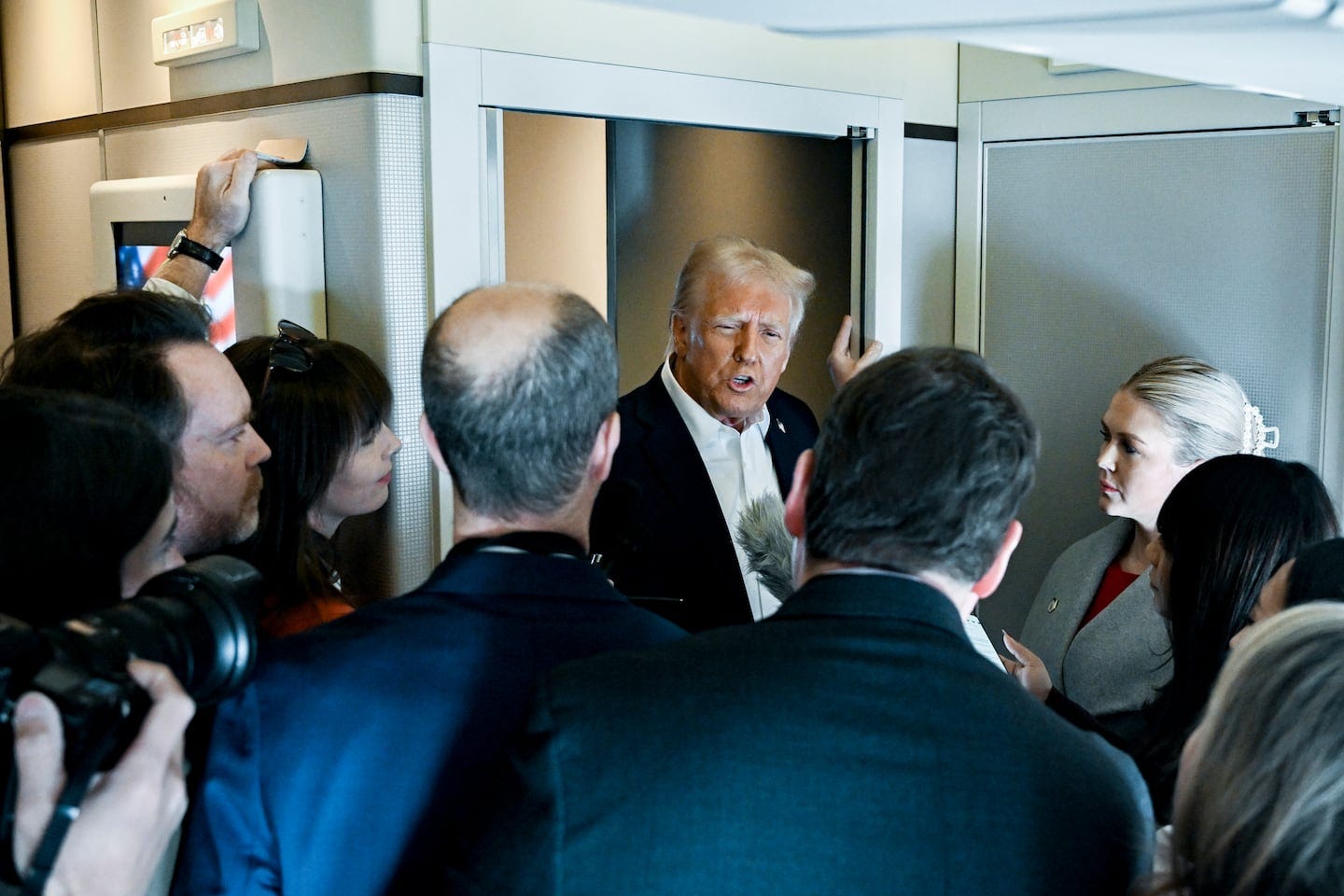 Trump's Q&A on Air Force One goes from the plane's color scheme to the fate  of TikTok and Canada - The Boston Globe