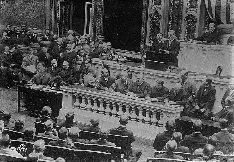 800px-Woodrow_Wilson_addressing_Congress_(LOC).jpg 800px-Woodrow_Wilson_addressing_Congress_(LOC).jpg