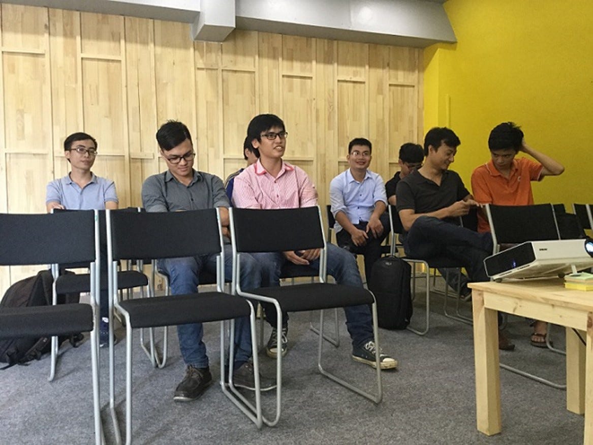 Các lập trình viên tham gia đến từ nhiều công ty khác nhau, trong đó có cả các bạn sinh viên và các bạn chuyên lập trình Java.