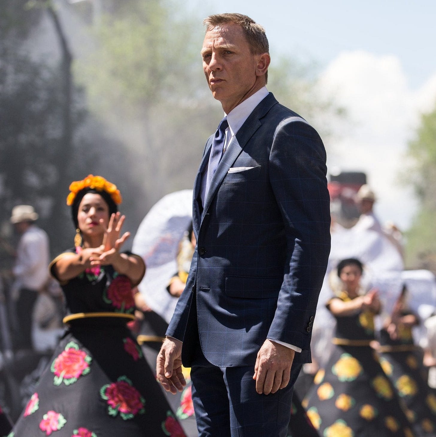 James Bond Spectre Day Of The Dead Smoke Globe - Limited Edition | 007Store James Bond Spectre Day Of The Dead Smoke Globe - Limited Edition | 007Store