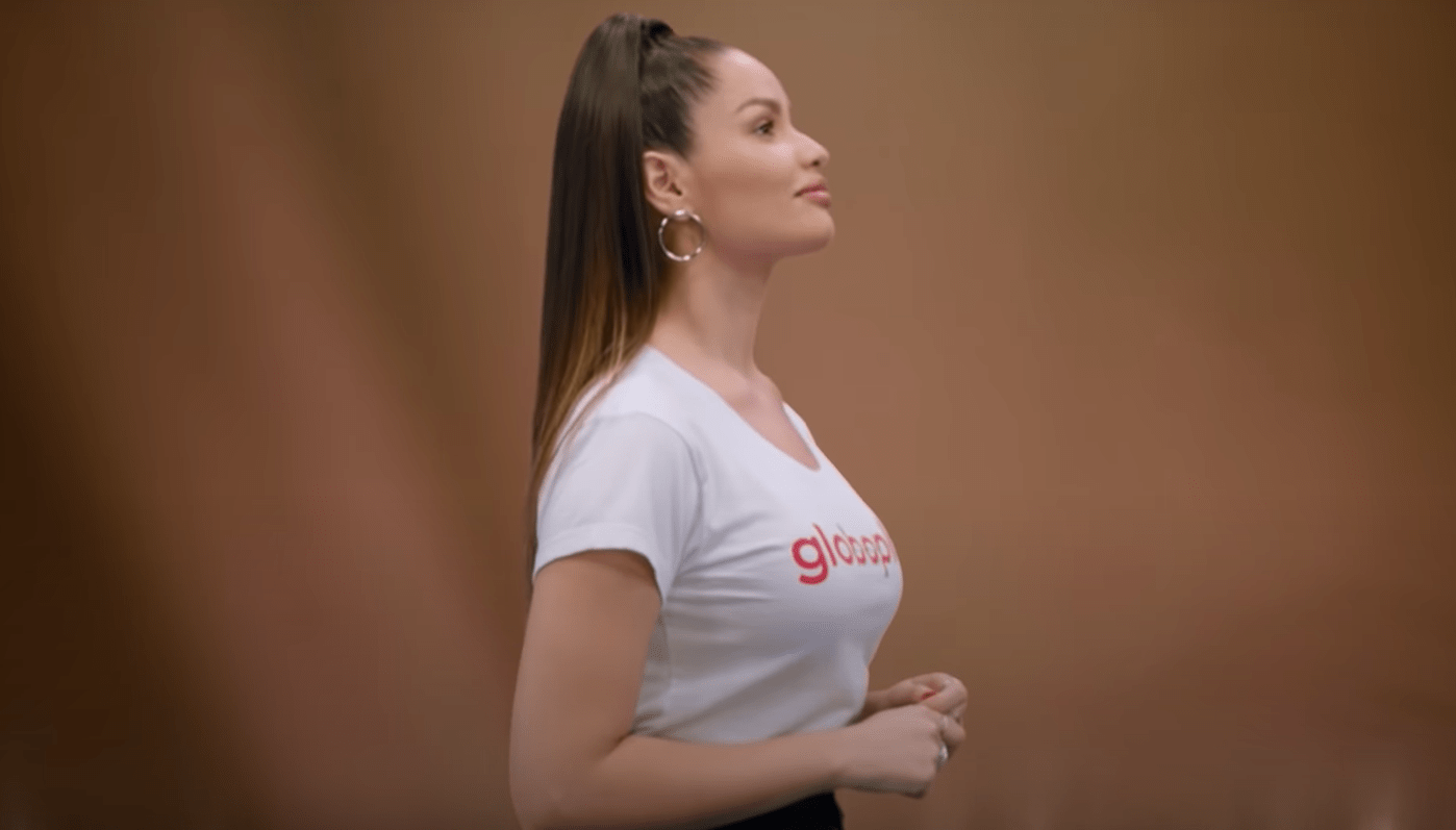 Juliette campeã do bbb com camiseta da globoplay