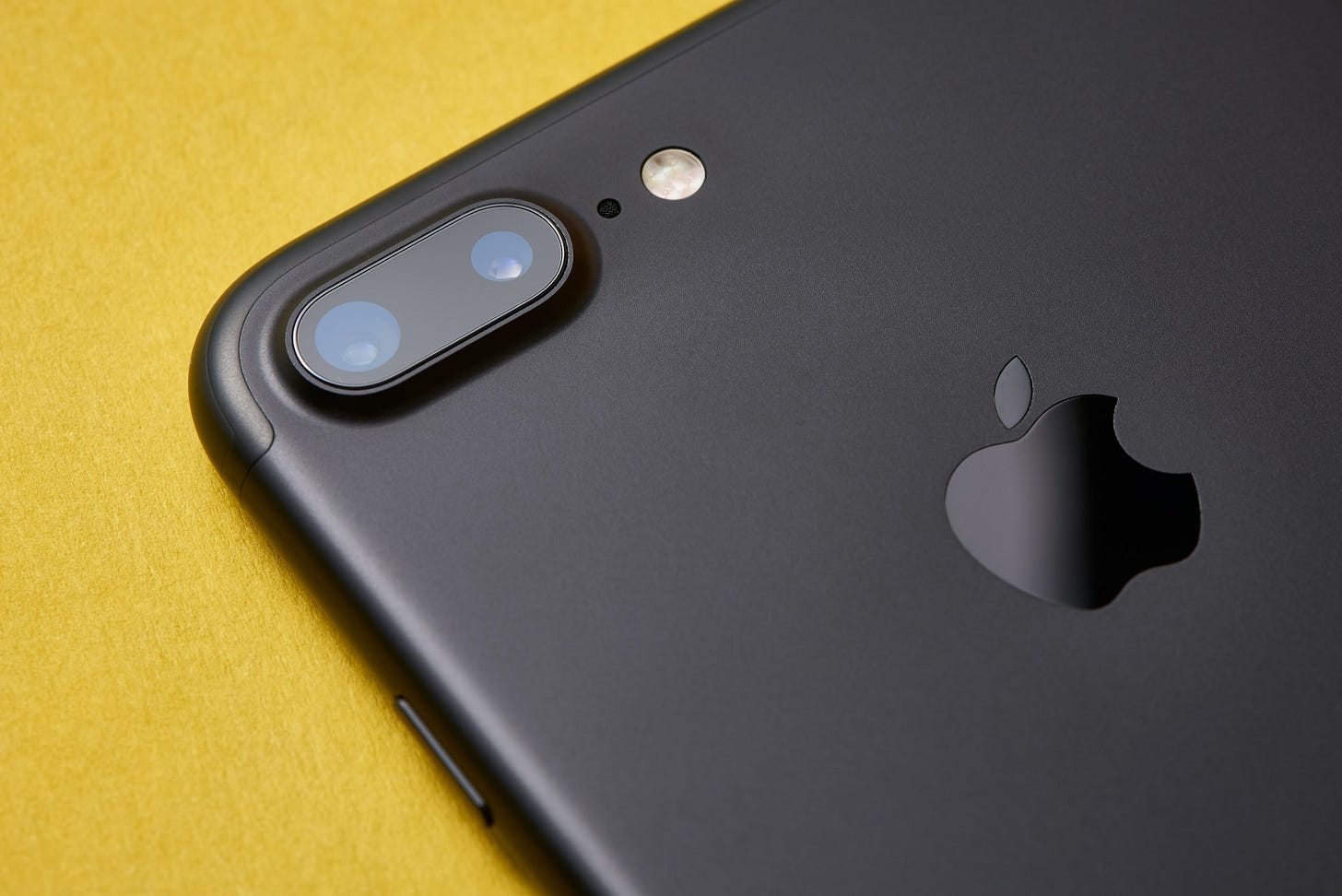 iPhone 7 Plus Dual Lense Camera Detail iPhone 7 Plus Dual Lense Camera Detail