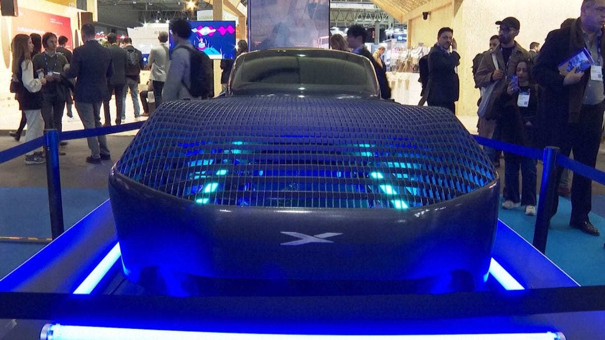 Flying car model unveiled at Mobile World Congress | Euronews