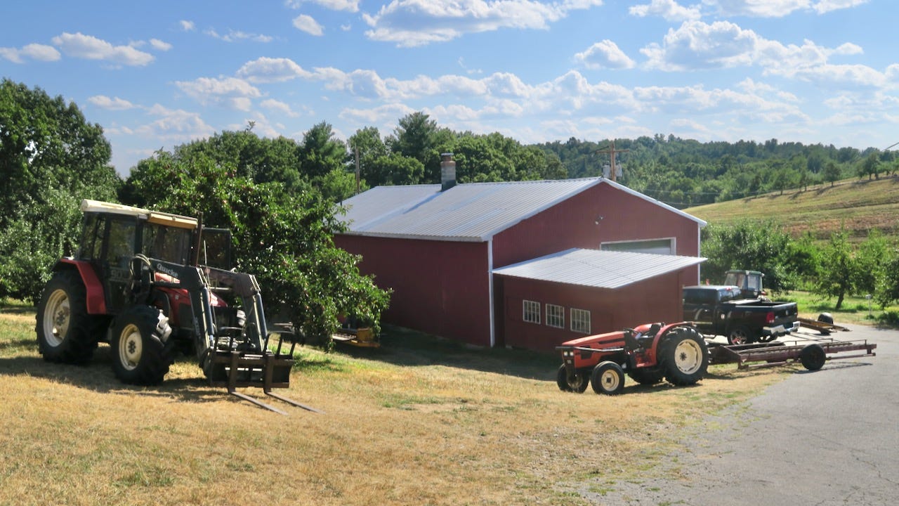 A picture containing outdoor, grass, trailer

Description automatically generated