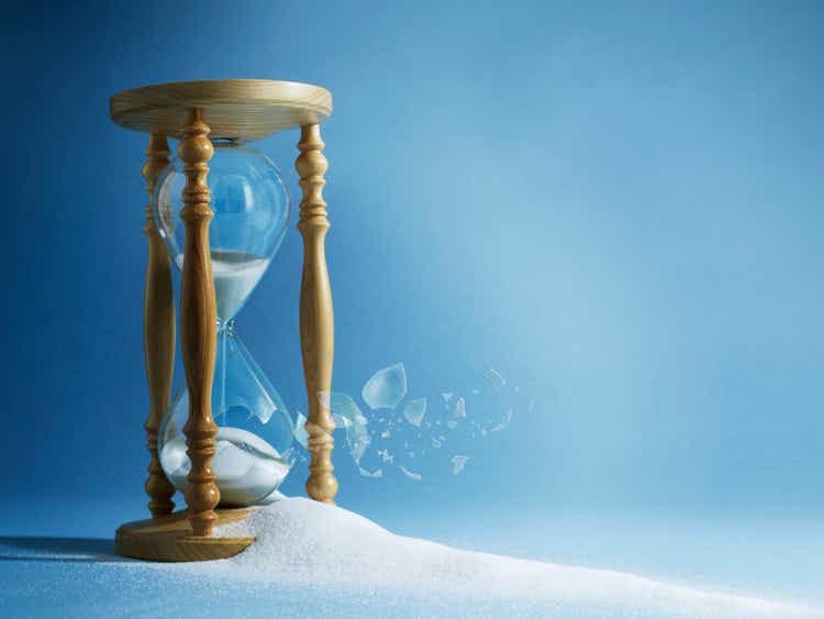 Egg timer smashing open