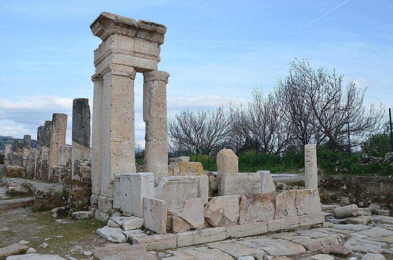 Lavish Roman villa with rare fish pond and frescoes unearthed in ancient Tripolis, Turkey Lavish Roman villa with rare fish pond and frescoes unearthed in ancient Tripolis, Turkey