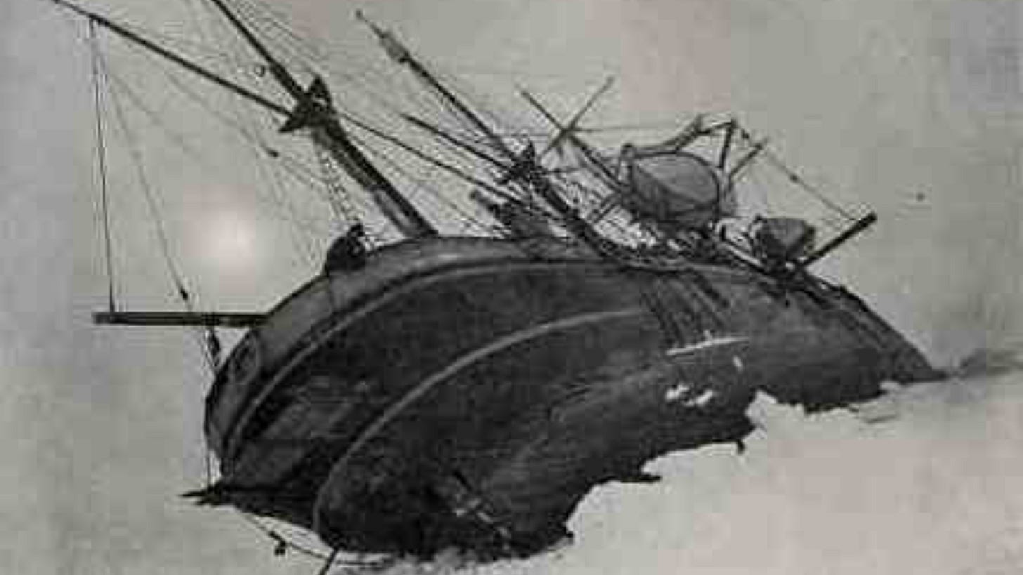Frank Hurley photographs the sinking of The Endurance, November 1915