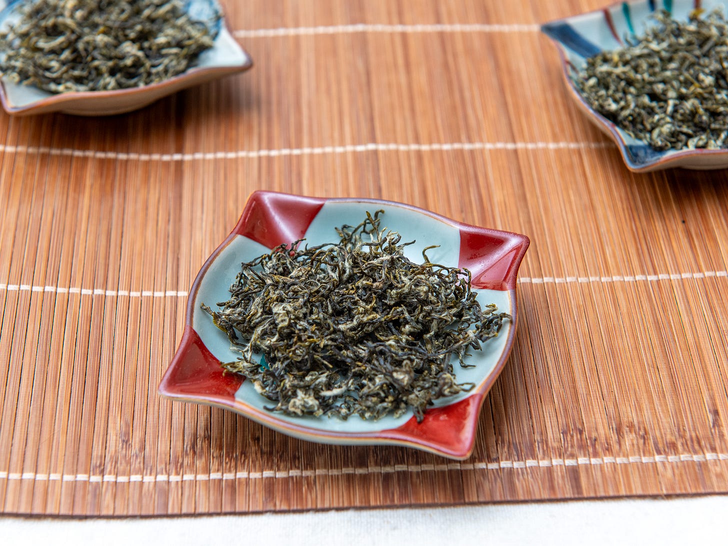 ID: Three batches of bi luo chun green tea