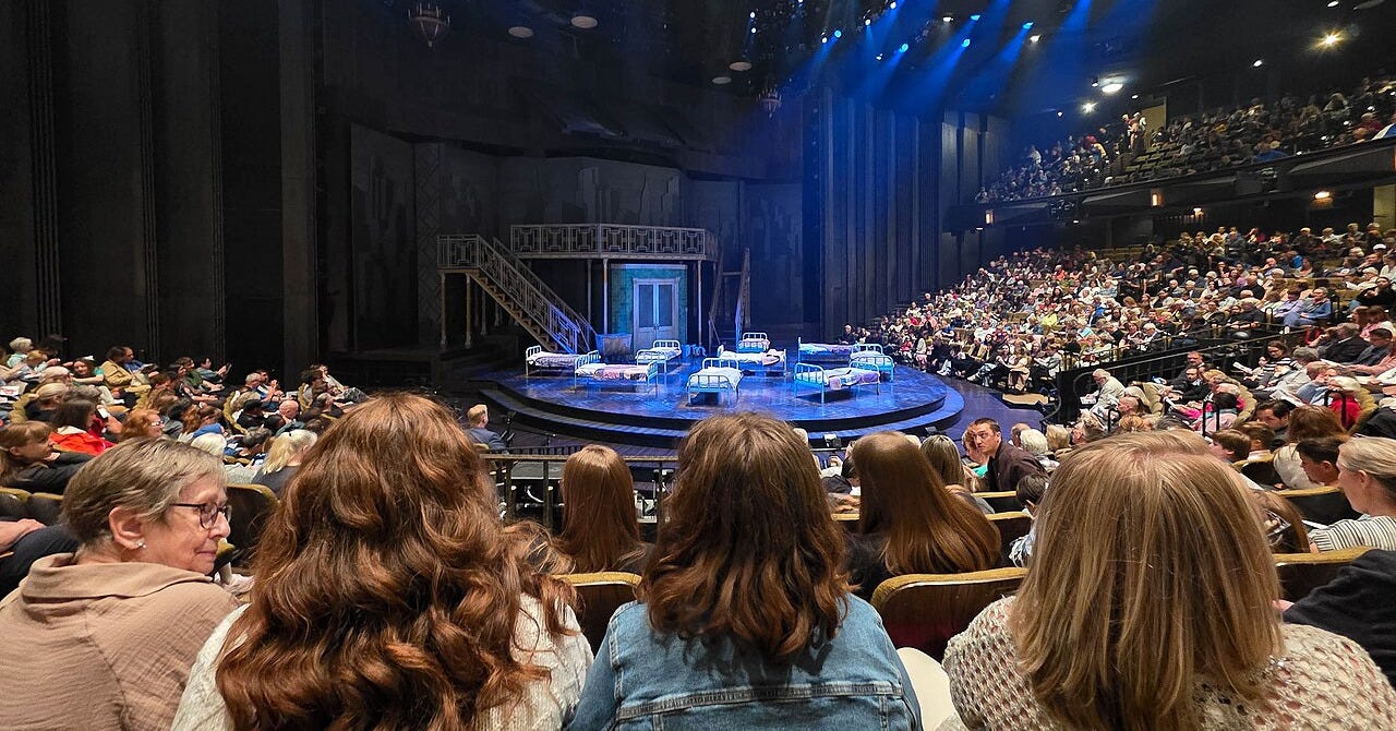 https://upload.wikimedia.org/wikipedia/commons/thumb/8/8c/Festival_Theatre_interior%2C_Stratford%2C_Ontario%2C_2025-05-17_02.jpg/1280px-Festival_Theatre_interior%2C_Stratford%2C_Ontario%2C_2025-05-17_02.jpg