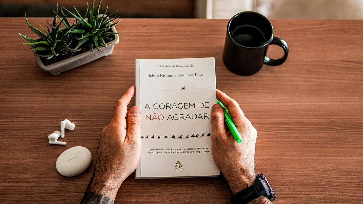 Este livro me fez uma pessoa mais feliz - by Pedro Cooke