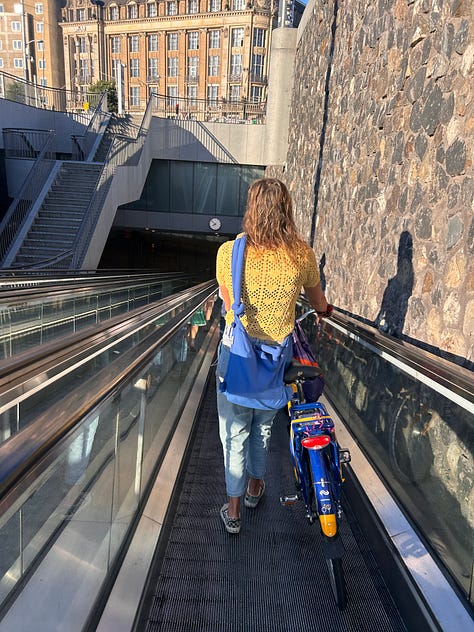 people wearing the same bag in Amsterdam