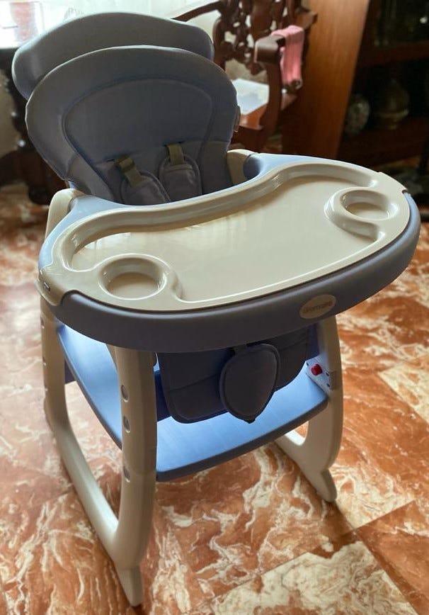 A sturdy and secure Gromast high chair