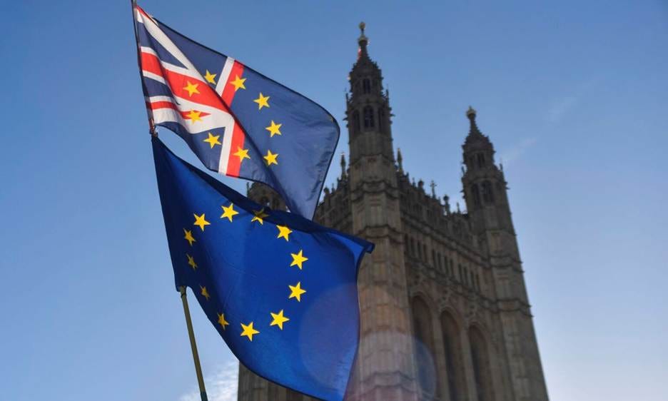 An EU and a Union flag wave outside parliament, London, 8 January 2019.