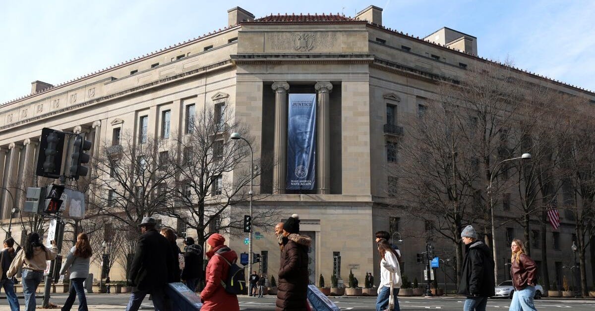 Southern Poverty Law Center indicted on federal fraud charges related to past use of paid informants - Los Angeles Times Southern Poverty Law Center indicted on federal fraud charges related to past use of paid informants - Los Angeles Times