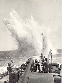 036562036562_-_Exercício_de_lançamento_de_bombas_de_profundidade_a_bordo_do_Caca_submarinos_Guajará,_1944_(26171331354).jpg