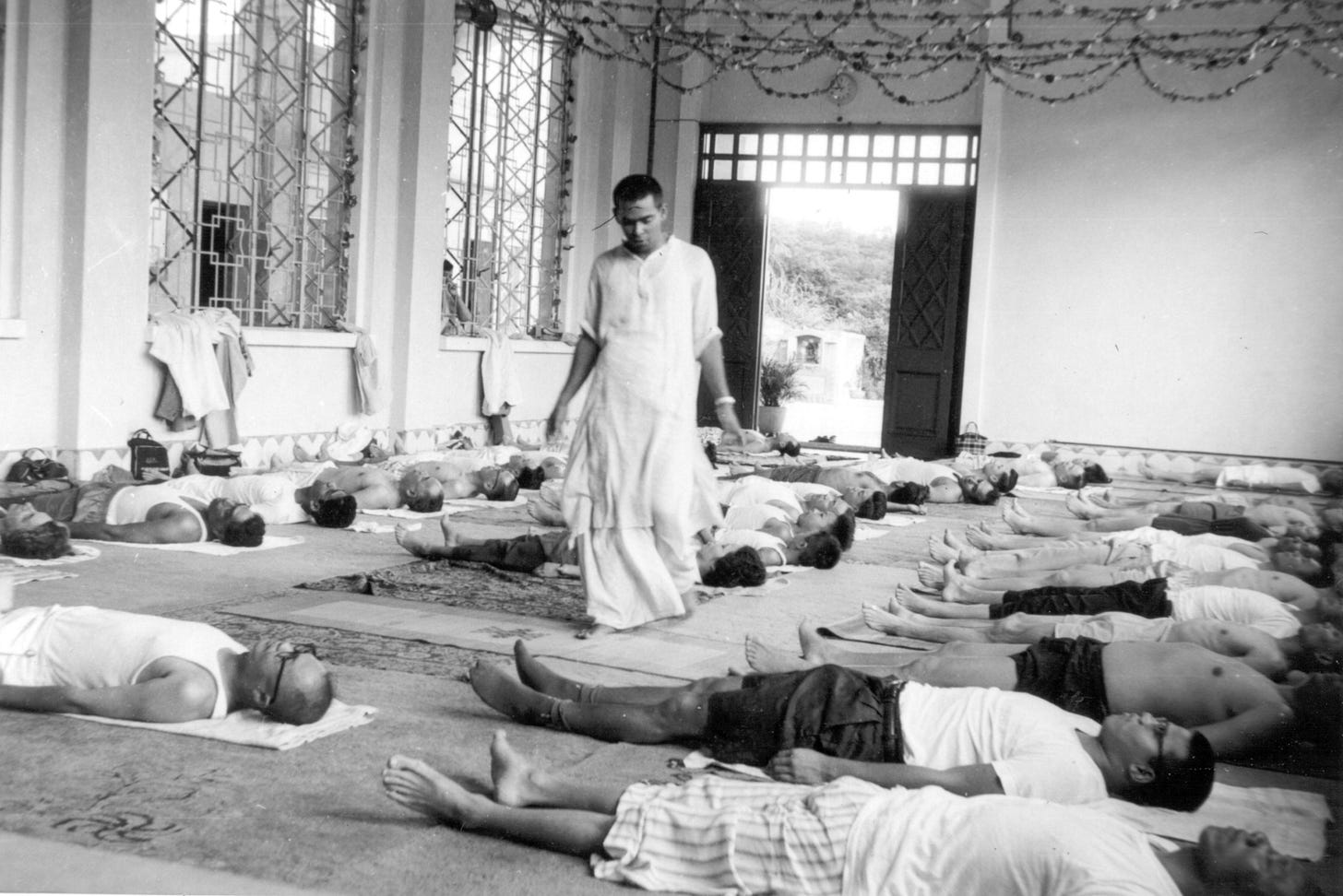 Swami Vishnudevananda teaching Yoga, Sivananda Yoga Paris